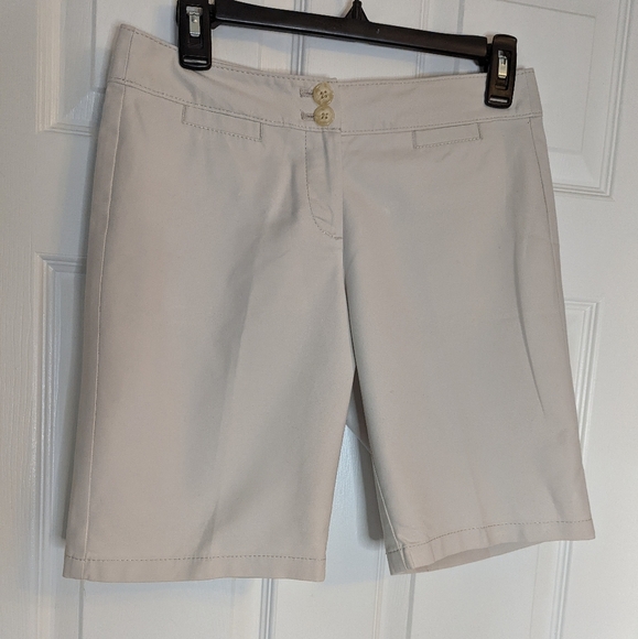 Ann Taylor Petites Signature Fit Shorts Women's size 2P - Picture 1 of 7